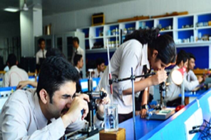 Mahesh Pre University College-Physics Laboratory
