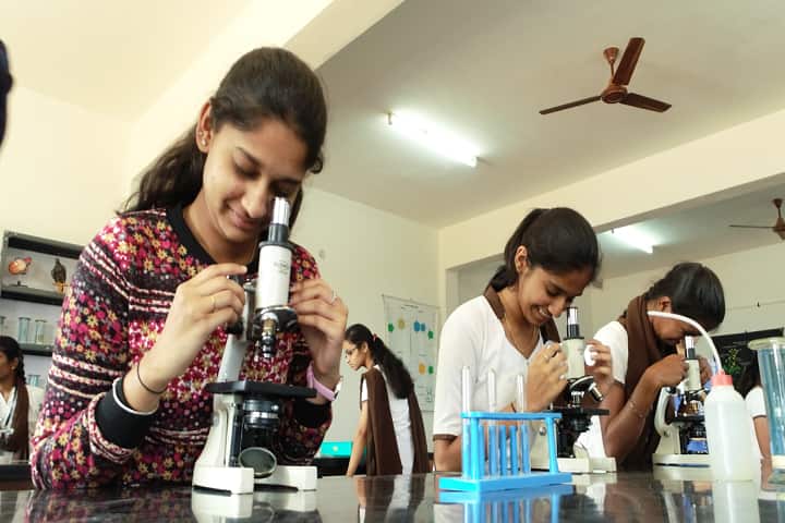 Vidyaniketan Independent Pre University College-Biology Laboratory