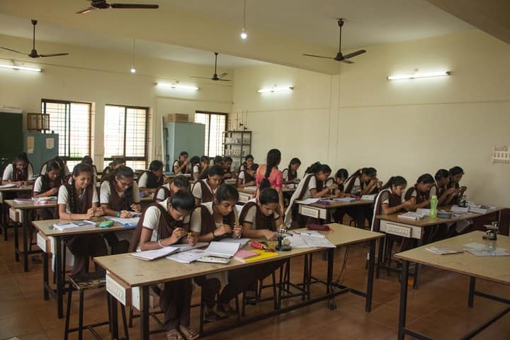 Vivekananda Pre University College-Biology Laboratory