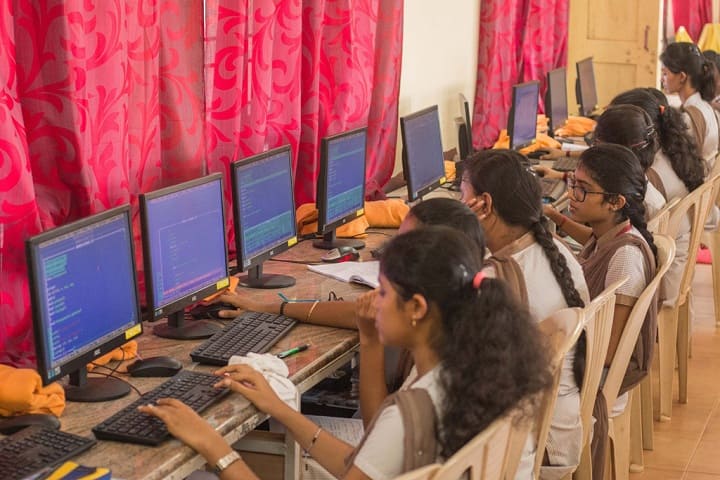 Vivekananda Pre University College-IT-Lab