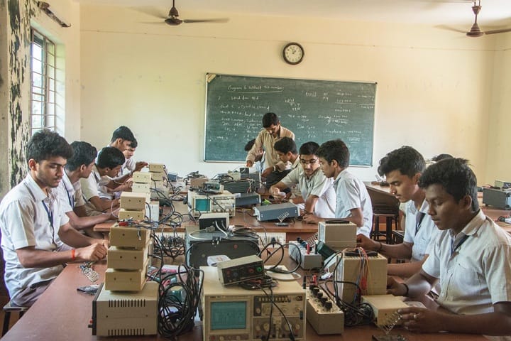 Vivekananda Pre University College-Laboratory
