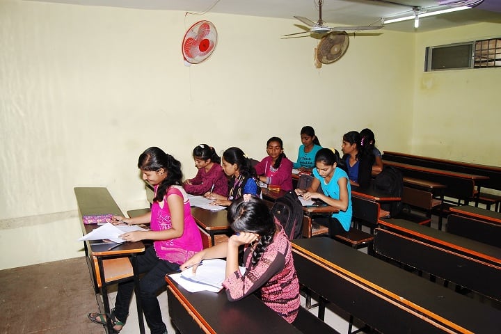 DR R P NATH Junior College-Classroom