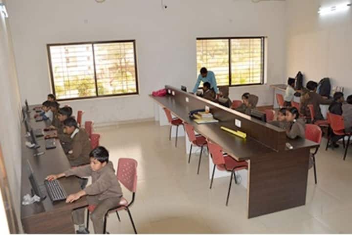 Sadhu Ram Vidya Mandir-Computer Lab