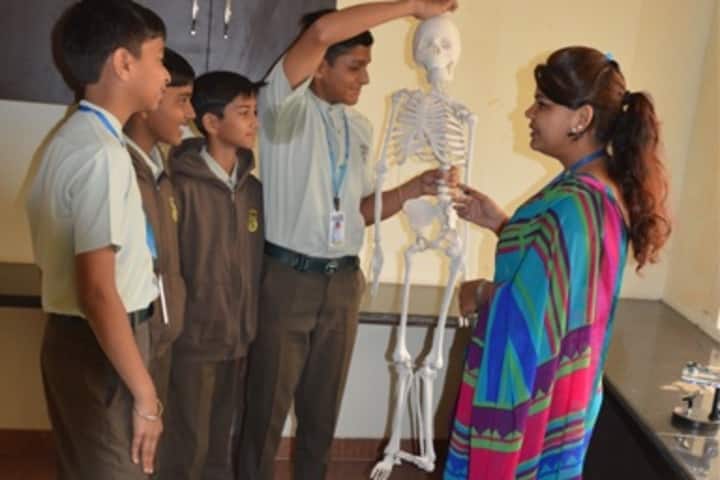 Sadhu Ram Vidya Mandir-Science Lab