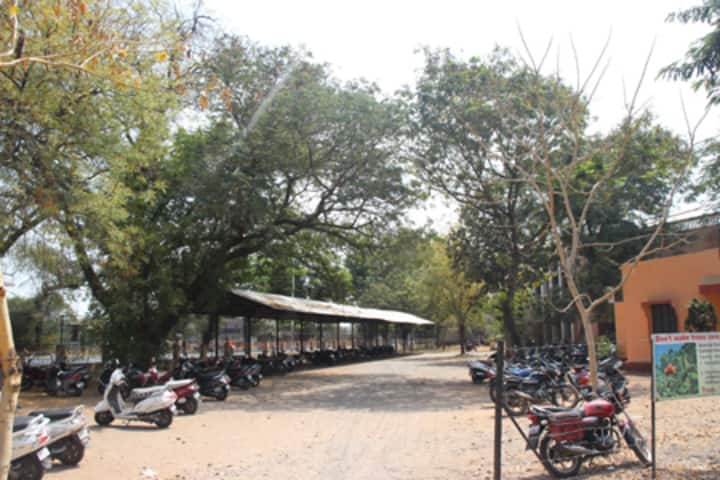 Dhanaji Nana Mahavidyalaya-Parking