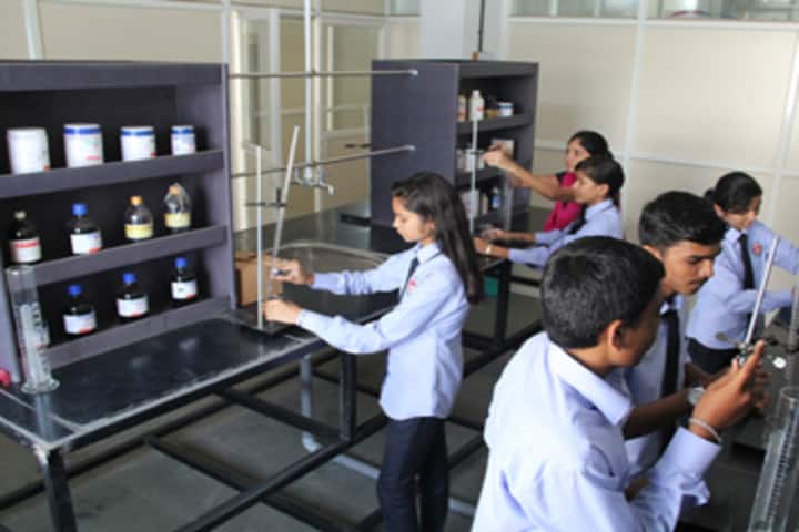 Karmveer College of Science and Commerce-Chemistry Lab