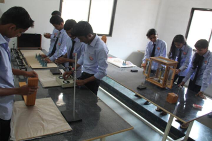 Karmveer College of Science and Commerce-Physics Lab