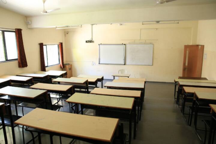 DHB Soni College-Classroom
