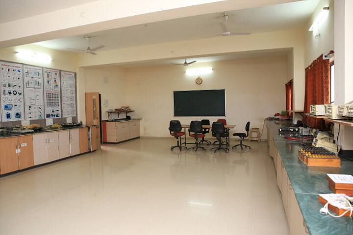 DHB Soni College-Laboratory View