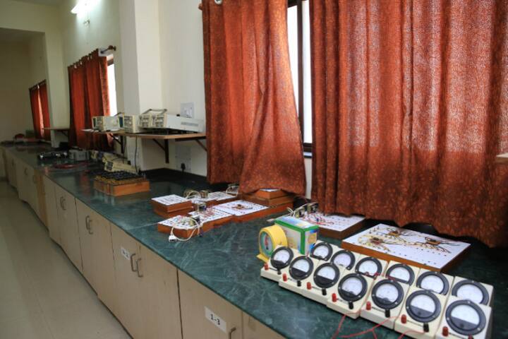 DHB Soni College-Laboratory