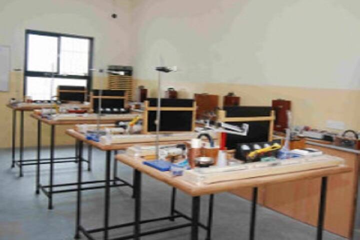 DHB Soni College-Physics Laboratory