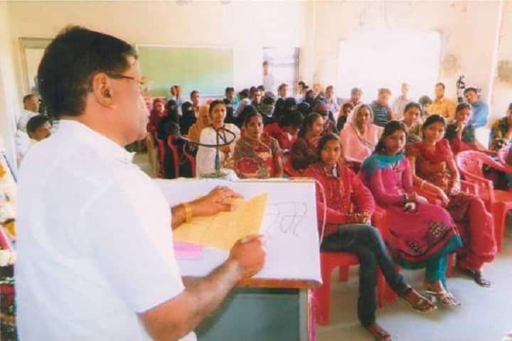 Kohinoor Arts Commerce and Science College- Students Meeting
