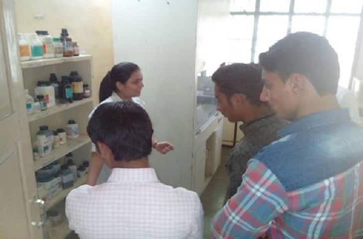 Kohinoor Arts Commerce and Science College-Chemistry Lab