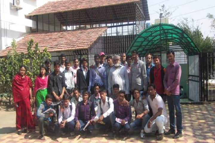 Kohinoor Arts Commerce and Science College-Staff And Students Group Photo