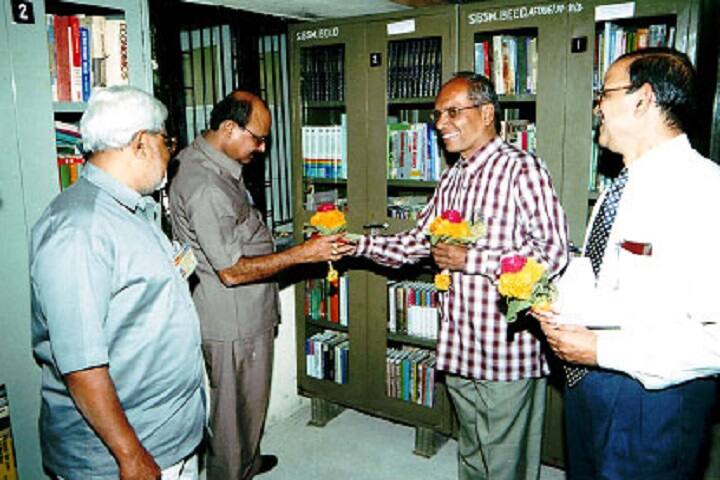Shri Bankatswami Mahavidyalaya-Library