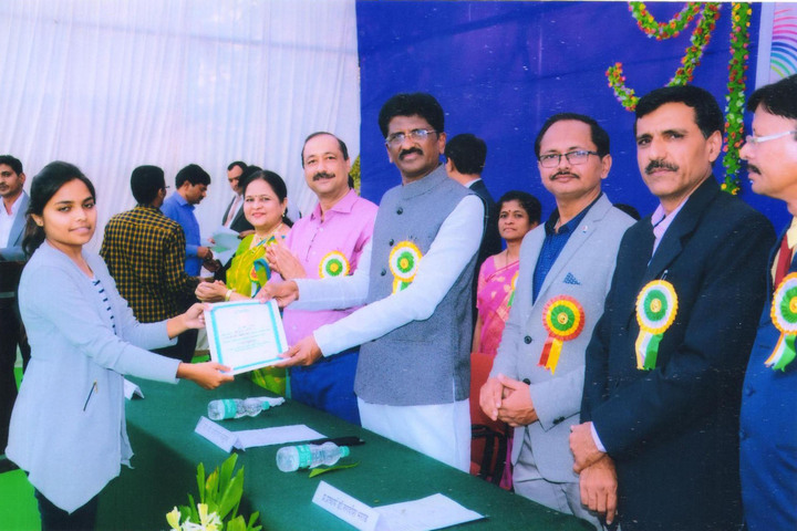 Vasantrao Naik Mahavidyalaya-Certificatate Distribution