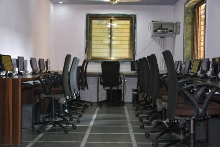 Dr Asadullah Khan English High School and Junior College-IT-Lab