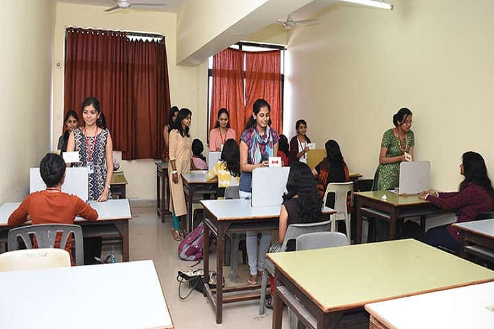 Smt Maniben M P Shah Womens College of Arts and Commerce-IT Lab View