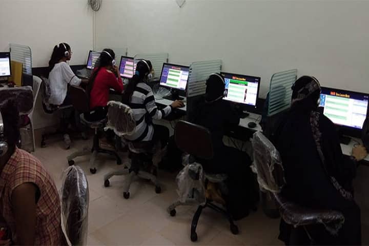 Smt Maniben M P Shah Womens College of Arts and Commerce-Language Laboratory