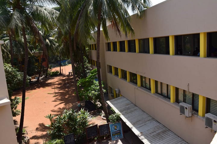 L S Raheja College Of Arts and Commerce-College Building