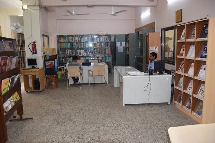 L S Raheja College Of Arts and Commerce-Library