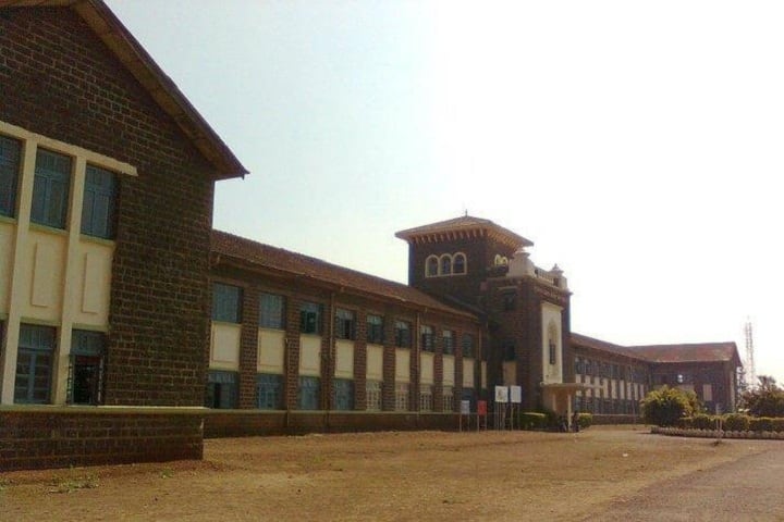 Yashwantrao Chavan College of Science-Campus View