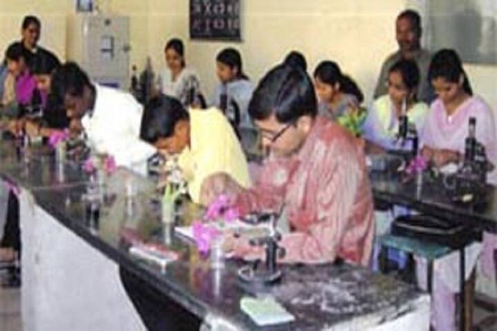 Shahaji Raje Mahavidyalaya-Laboratory