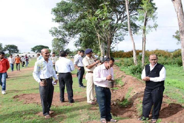 Shahaji Raje Mahavidyalaya-Tree Plantation1