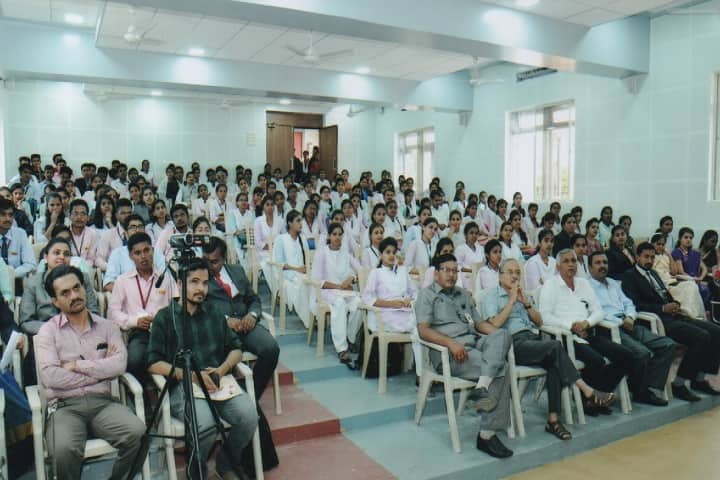 Dhananjayrao Gadgil College of Commerce-Auditorium