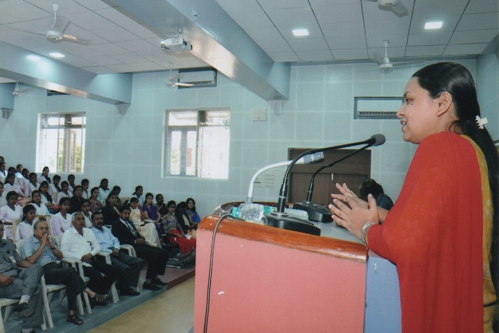 Dhananjayrao Gadgil College of Commerce-Seminar