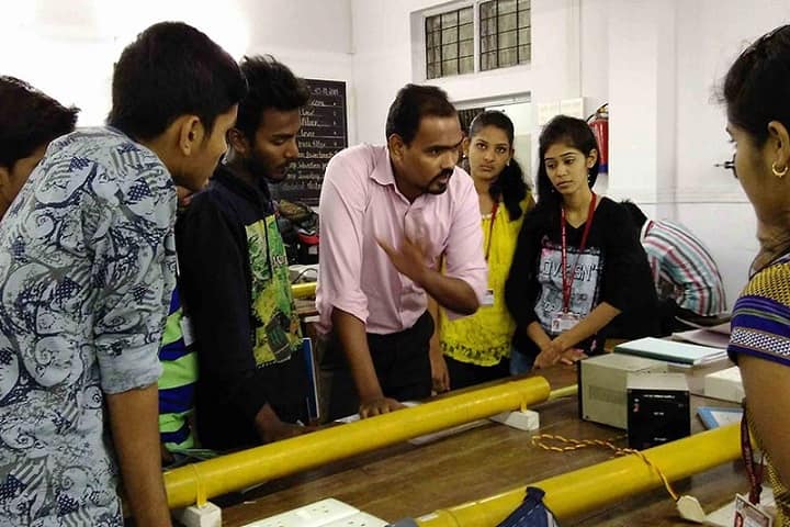 Annasaheb Vartak Junior College-Physics Lab