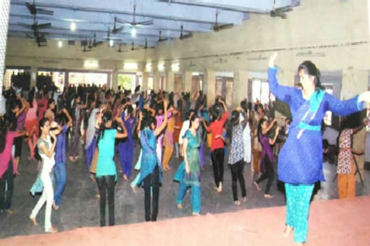 Dr Annasaheb G D Bendale Mahila Mahavidyalaya-Dance Training