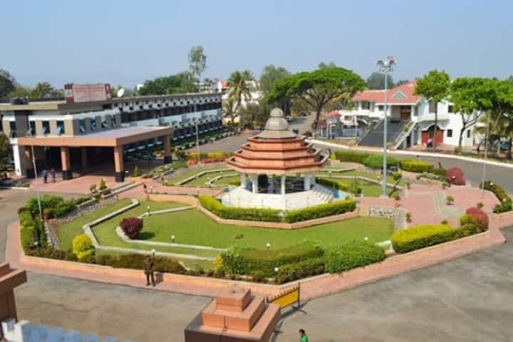 Yashwantrao Chavan Warana Mahavidyalaya-Main Building