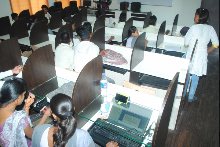 Shri Sadguru Gangageer Maharaj Science Gautam Arts and Sanjivani Commerce College-IT Lab