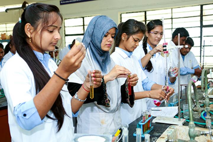 Rajarshi Chhatrapati Shahu College-Laboratory