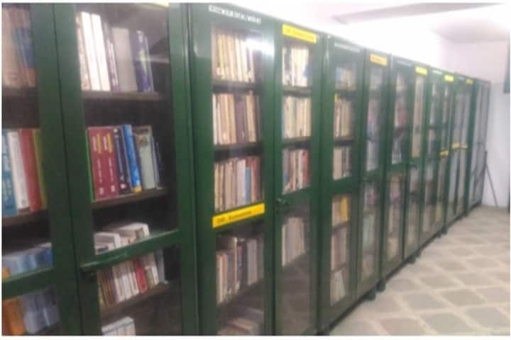 G S College of Commerce-Library