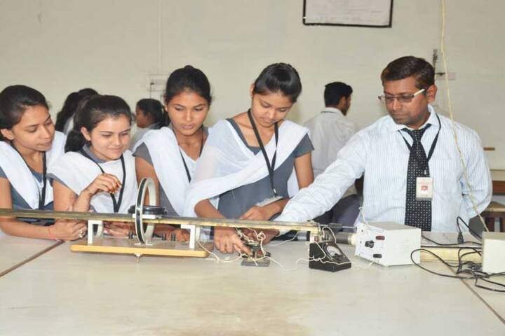 Dhote Bandhu Science Junior College-Physic Lab