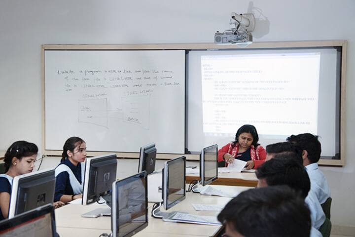 Natwarlal Maniklal Dalal Junior College-IT Lab