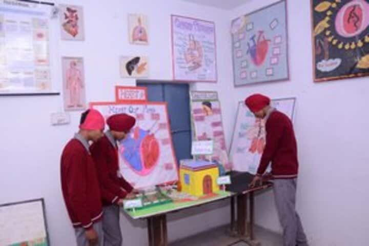 Baba Gobind Senior Secondary School-Biology Lab