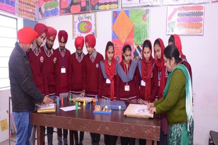 Baba Gobind Senior Secondary School-Lab