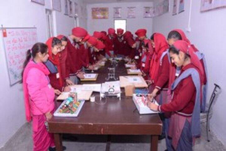 Baba Gobind Senior Secondary School-Physics Lab