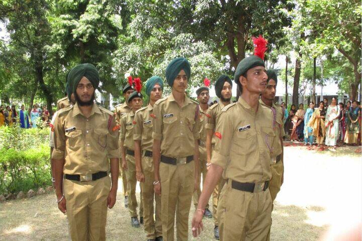 Sl Bawa Dav Collegiate Senior Secondary School, Khazuri Gate, Batala 