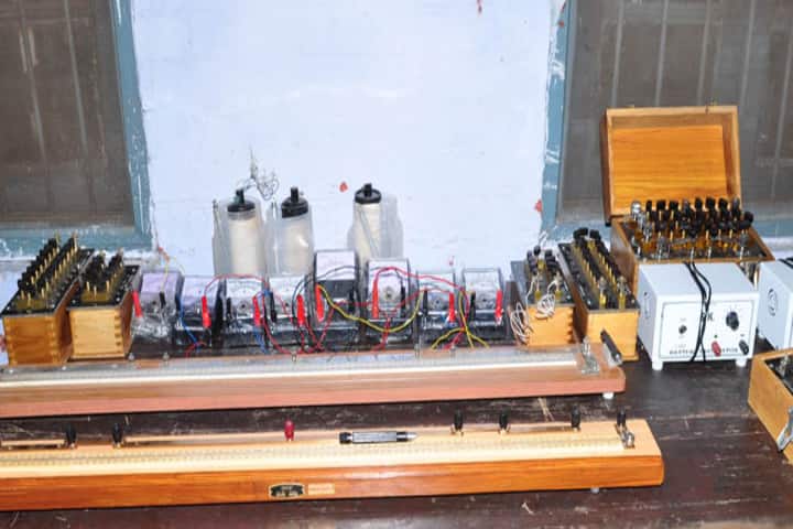 Ingraham Inter College-Physics Lab