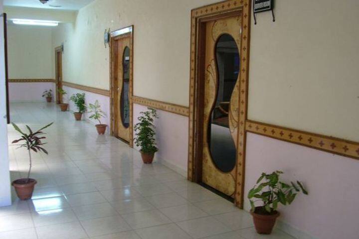 BAPS Swaminarayan Vidyamandir-Corridor