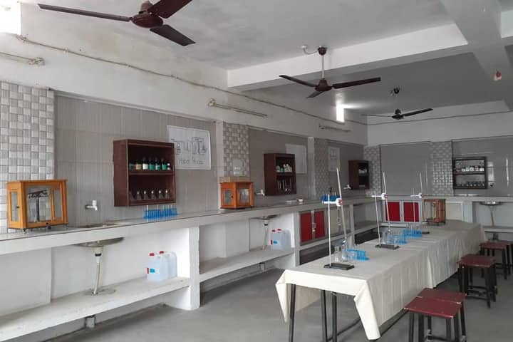 A M Oxford Public School-Chemistry Lab