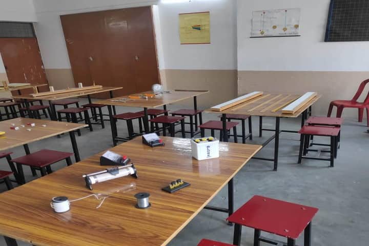 A M Oxford Public School-Physics Lab