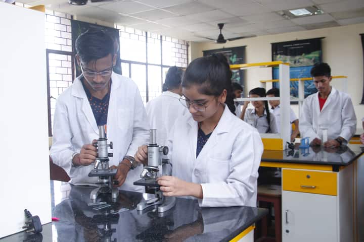 Abhinav Public School-Biology Lab