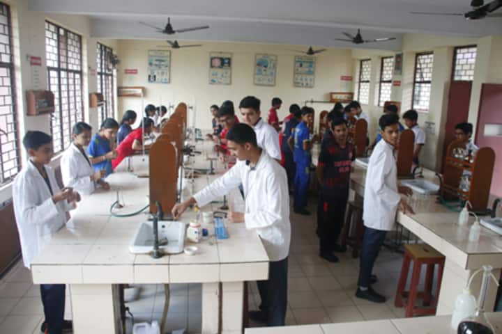 Abhinav Public School-Chemistry Lab