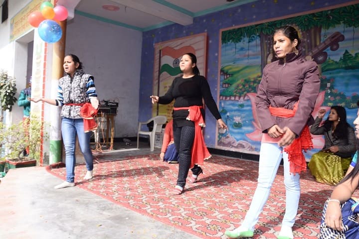 Adarsh Gyan Sarover Balika Vidyalaya-Dance Performance