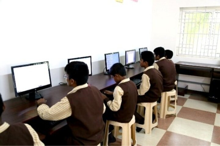 Shree Gurukulam Public School-Computer Lab